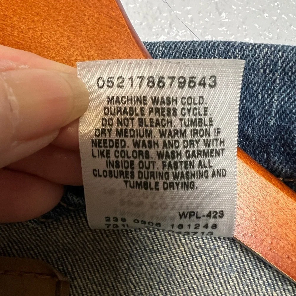 Levi’s Crop Jean Jacket Distressed Cowgirl Size Small